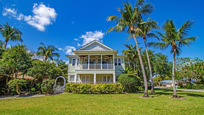 Backyard, Exterior, Facade, Queen Anne Victorian