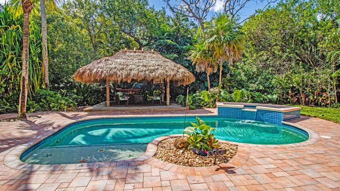 Exterior, Pool