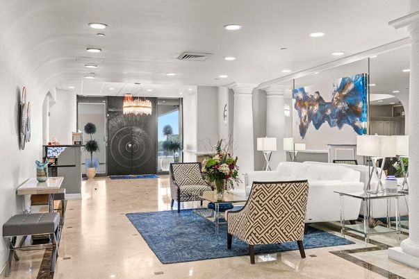 Interior, Living room, Pendant Lights, Recessed Lighting