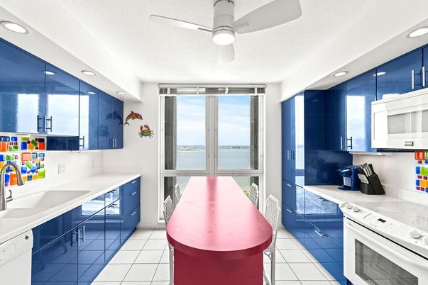 Interior, Kitchen, Recessed Lighting, Water