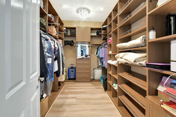 Interior, Walk-in Closets, Wood Texture Flooring