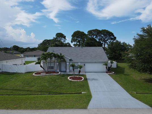 Attached, Exterior, Facade, Ranch