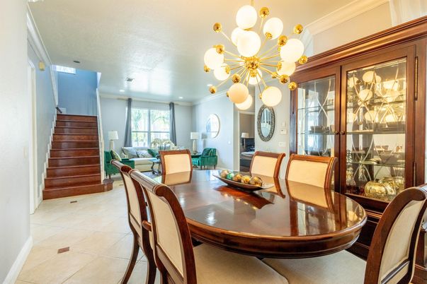 Chandelier, Dining room, Interior, Living room, Pendant Lights, Recessed Lighting