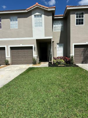 Attached, Exterior, Facade, Mediterranean