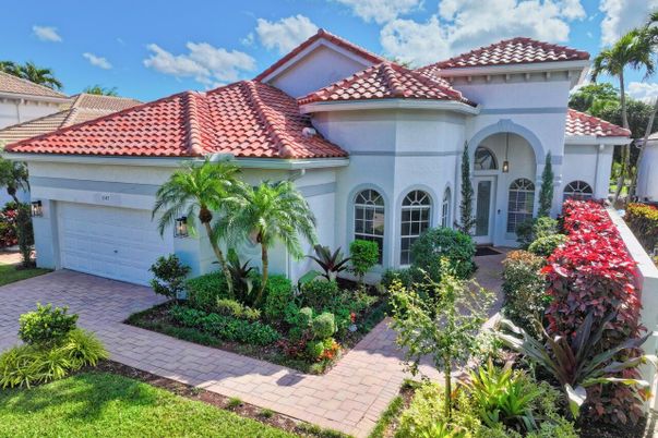 Attached, Exterior, Facade, Mediterranean