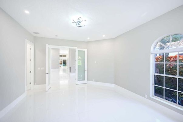 Empty room, Interior, Recessed Lighting