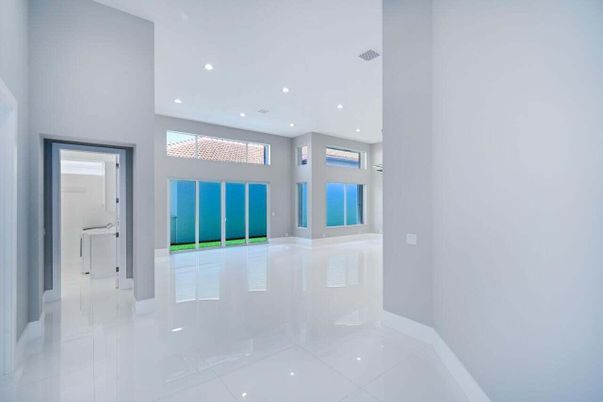 Empty room, Interior, Recessed Lighting