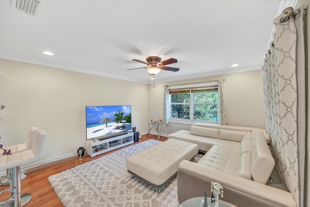 Interior, Living room, Recessed Lighting, Wood Texture Flooring