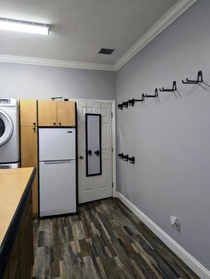 Interior, Washer, Wood Texture Flooring