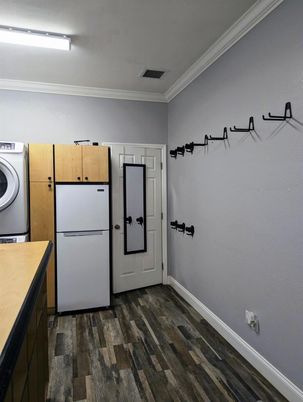 Interior, Washer, Wood Texture Flooring