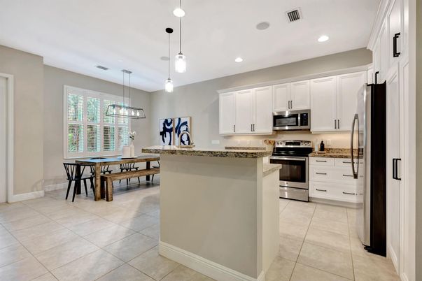 Dining room, Interior, Kitchen, Pendant Lights, Recessed Lighting, Stainless Steel Appliances
