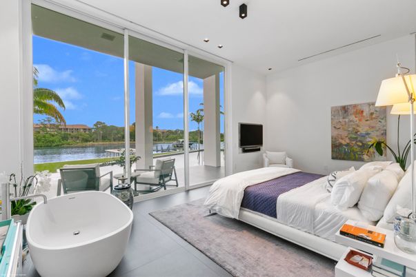 Bathroom, Bedroom, Free Standing Baths, Interior, Recessed Lighting, Water