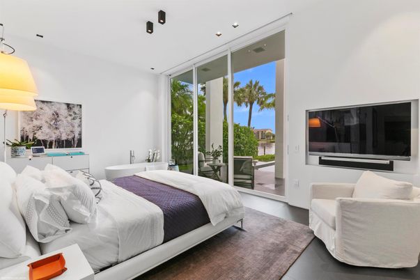 Bedroom, Interior, Recessed Lighting, Water