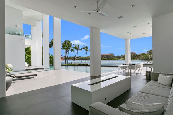 Exterior, Interior, Pool, Recessed Lighting, Water