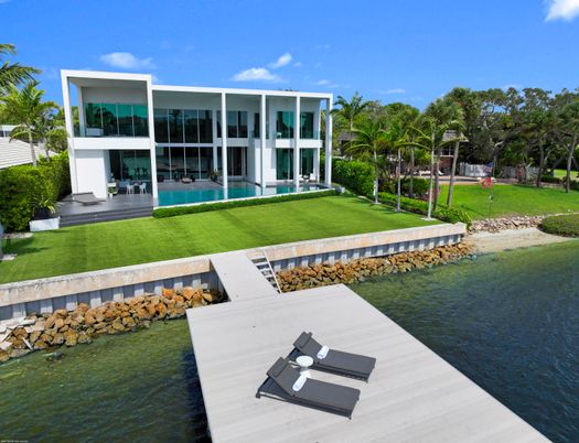 Exterior, Lake