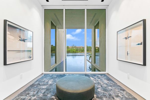Empty room, Interior, Water
