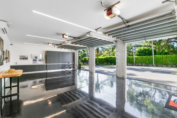 Garage, Interior