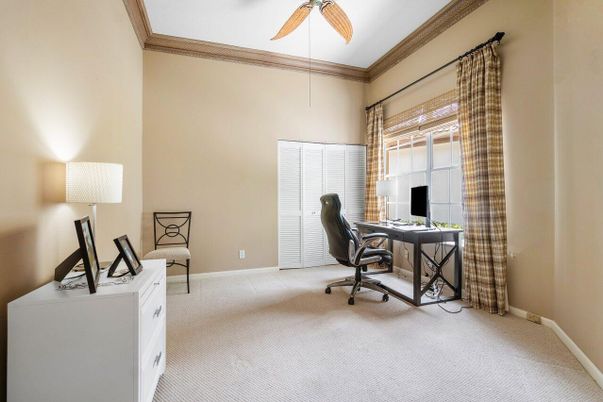 Home Office, Interior