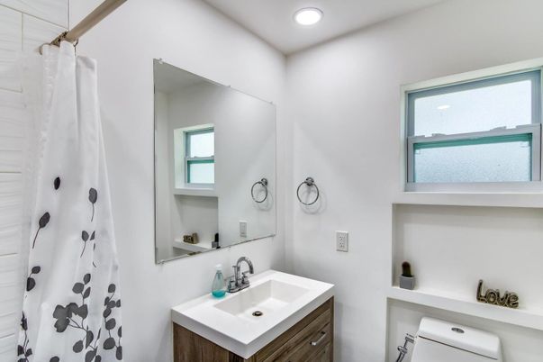 Bathroom, Interior, Recessed Lighting