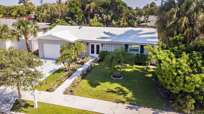 Attached, Exterior, Facade, Ranch