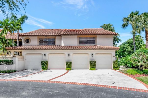 Attached, Exterior, Facade, Mediterranean
