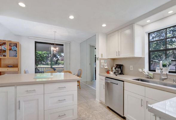 Dining room, Interior, Kitchen, Pendant Lights, Recessed Lighting, Stainless Steel Appliances