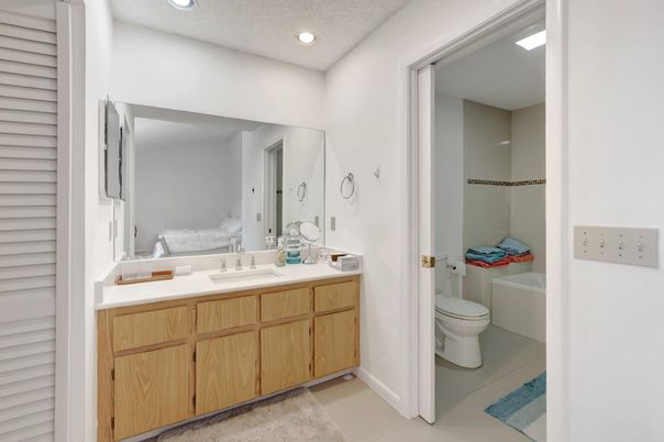 Bathroom, Dual Sink Vanities, Interior, Recessed Lighting