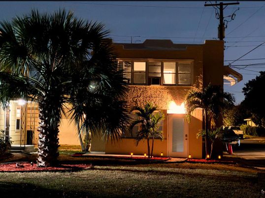 Exterior, Facade, Modern