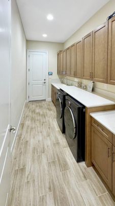 Interior, Recessed Lighting, Washer, Wood Texture Flooring