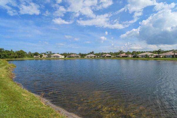 Exterior, Lake