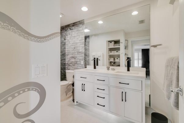 Bathroom, Dual Sink Vanities, Interior, Recessed Lighting