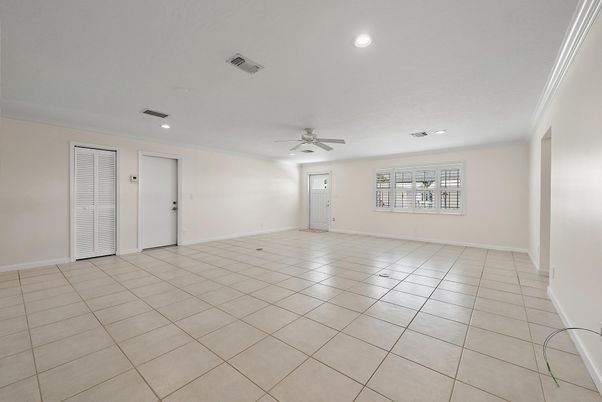Empty room, Interior, Recessed Lighting