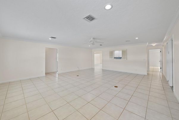 Empty room, Interior, Recessed Lighting