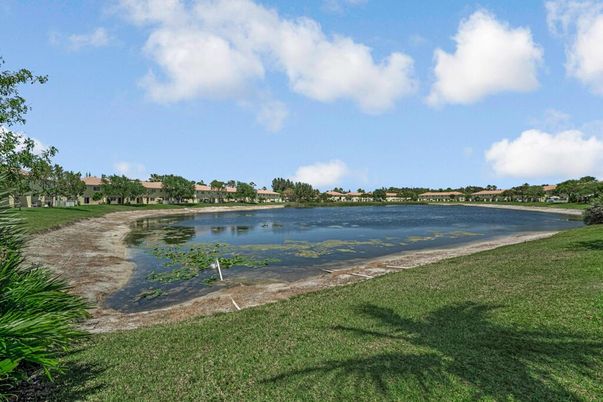 Exterior, Lake
