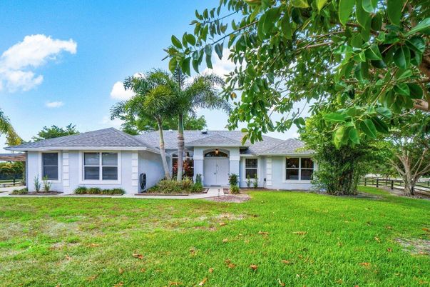 Backyard, Exterior, Facade, Ranch