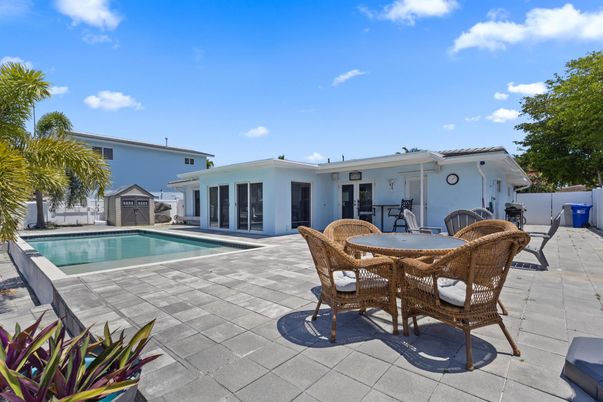 Exterior, Pool