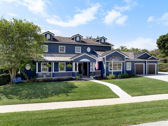 Backyard, Exterior, Facade, Queen Anne Victorian