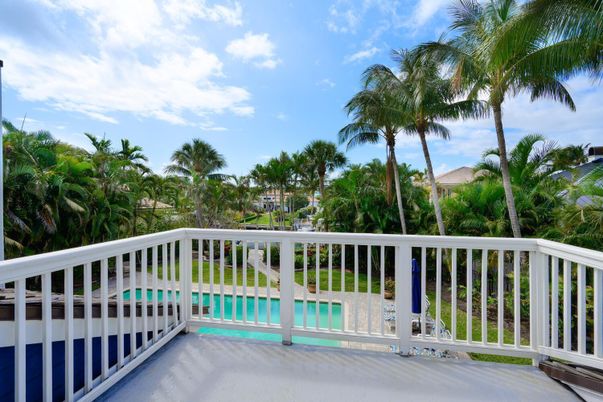 Exterior, Pool, Other