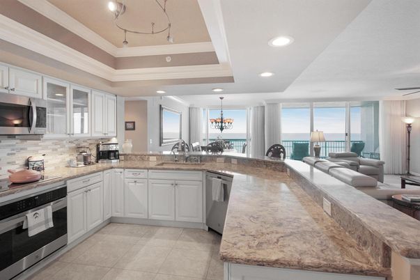 Interior, Kitchen, Living room, Recessed Lighting, Stainless Steel Appliances