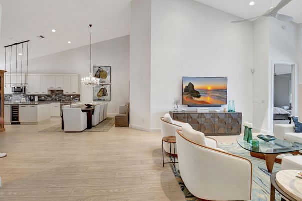 Chandelier, Dining room, Interior, Kitchen, Pendant Lights, Recessed Lighting, Wood Texture Flooring