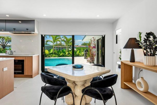 Dining room, Interior, Kitchen, Marble Walls, Recessed Lighting