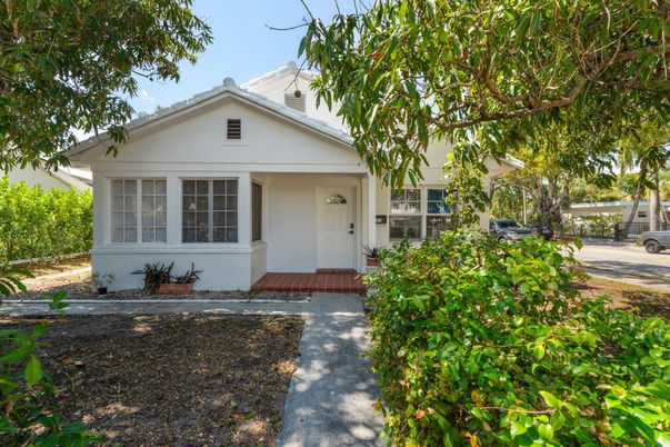 Exterior, Facade, American Craftsman