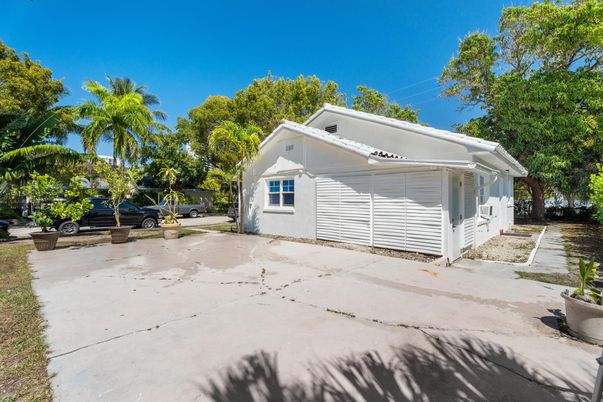 Detached Garage, Exterior