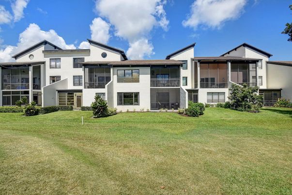Backyard, Exterior, Facade, Modern