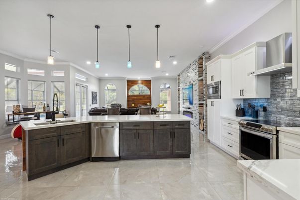 Dining room, Interior, Kitchen, Pendant Lights, Recessed Lighting, Stainless Steel Appliances