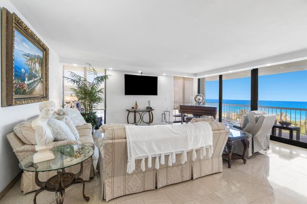 Interior, Living room, Recessed Lighting, Water