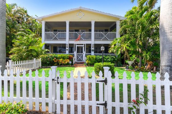 Backyard, Exterior, Facade, Queen Anne Victorian