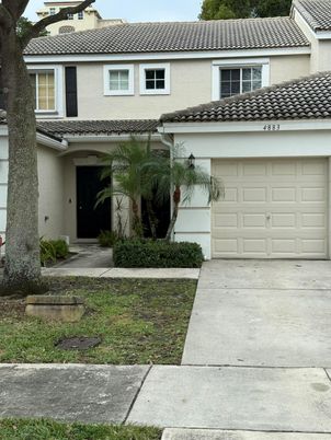 Attached, Exterior, Facade, Mediterranean