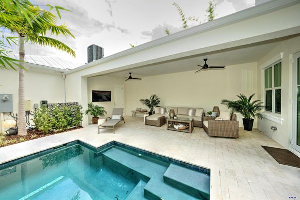 Exterior, Pool