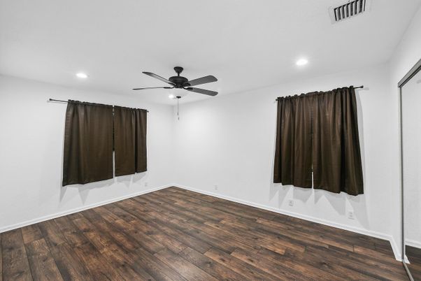 Empty room, Interior, Recessed Lighting, Wood Texture Flooring